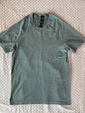 lululemon athletica Men's Short Sleeve Metal Vent Tech in Light Green